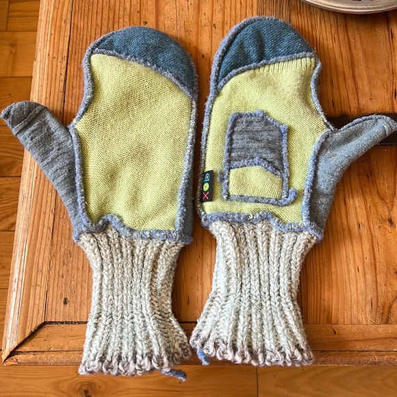 Mittens - Picture 1 of 1